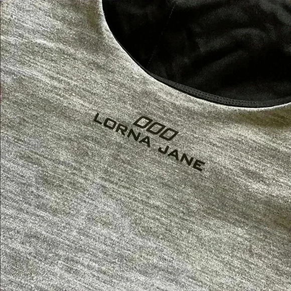 Lorna Jane - Picture 2 of 4